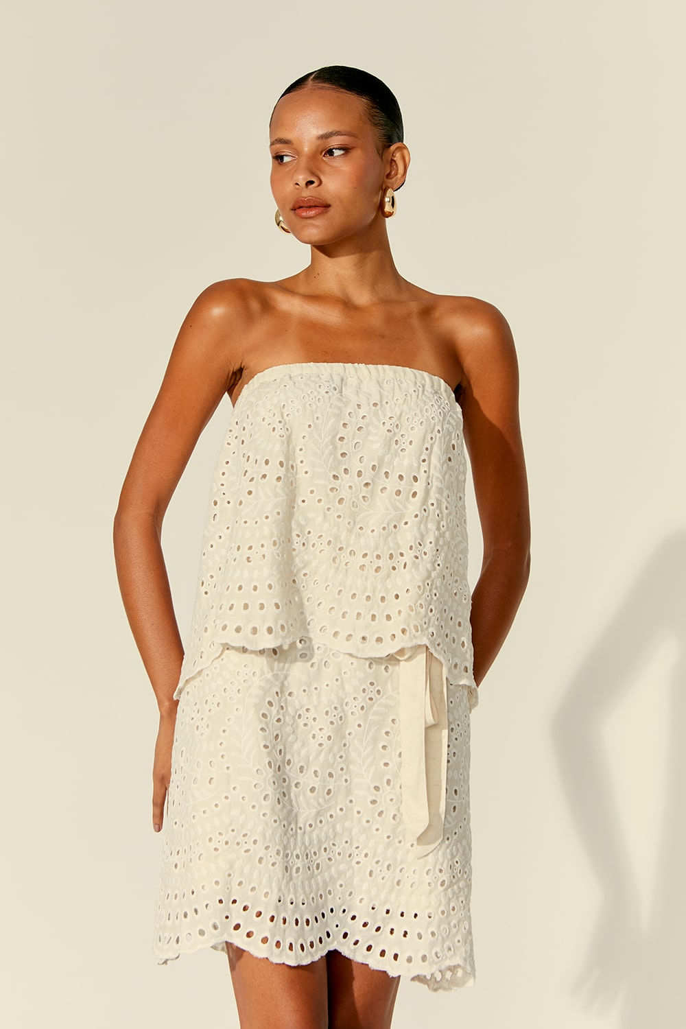 VESTIDO BORDADO RIVIERA COM FAIXA