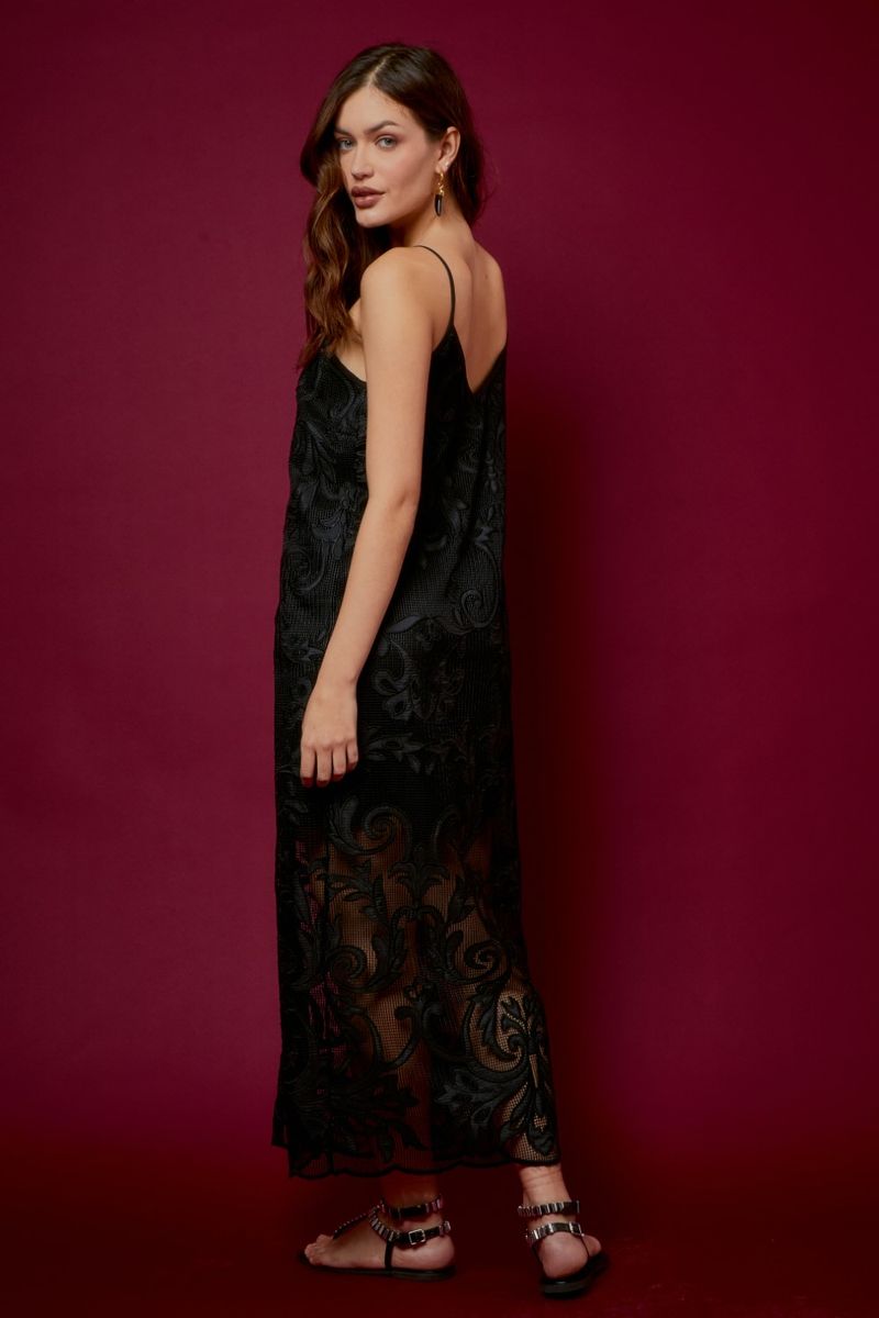 04010374_001_04-VESTIDO-BORDADO-ARABESCO-WINTER