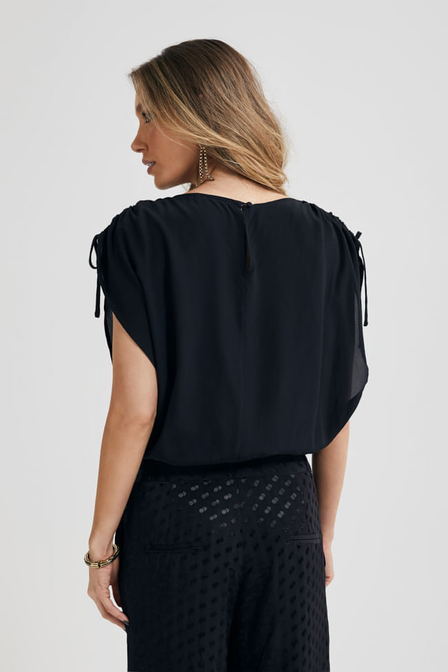 BLUSA SEDA DECOTE COM TOP