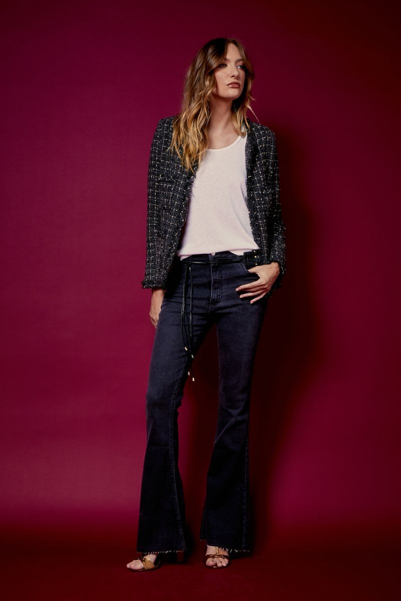 06030560_001_01-CALCA-FLARE-JEANS