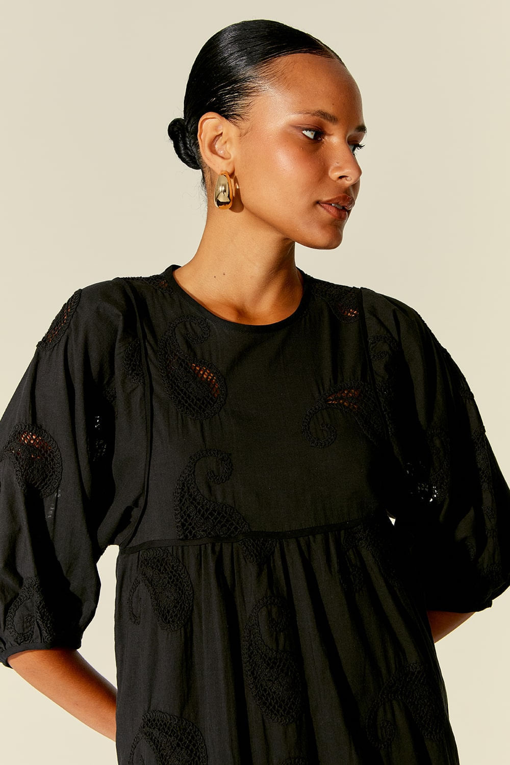 VESTIDO BORDADO PAISLEY