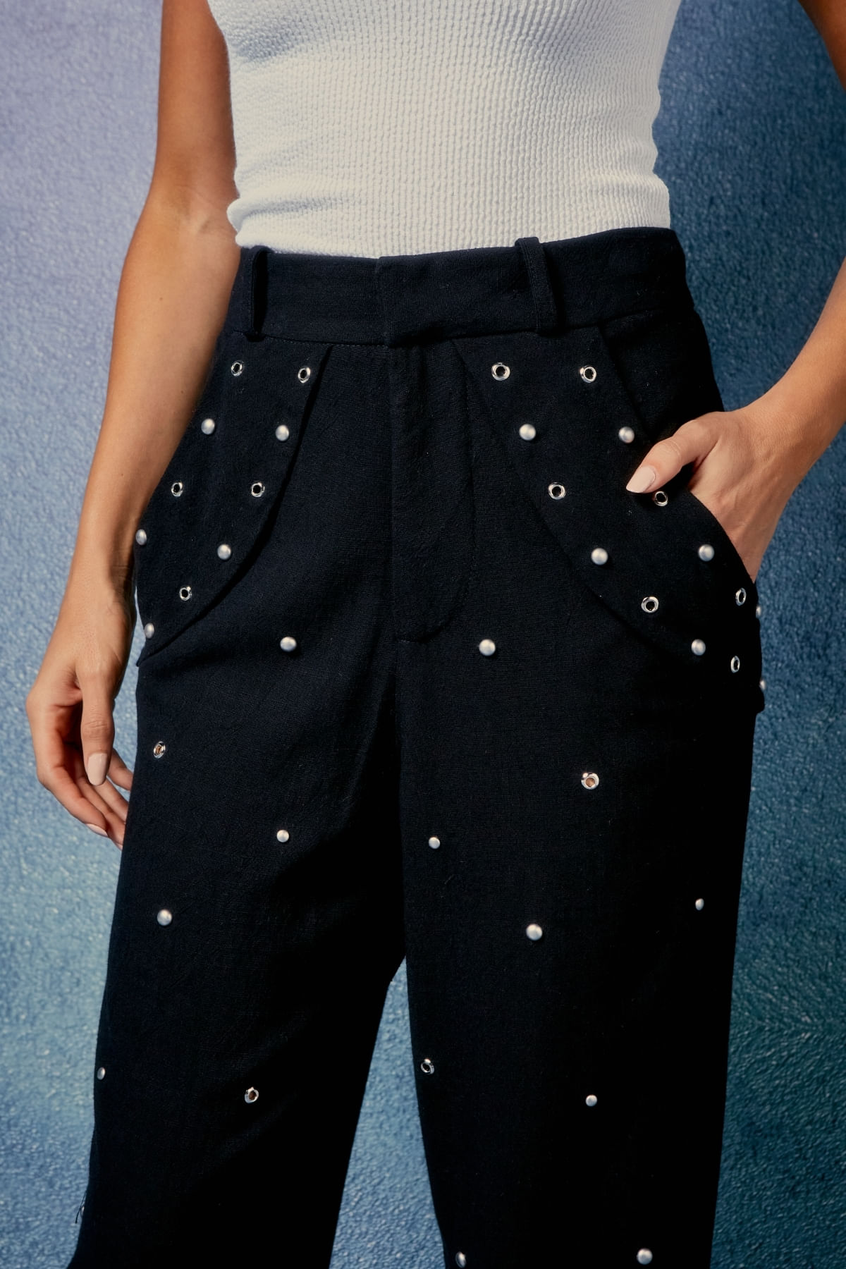 CALÇA DETALHE TACHAS