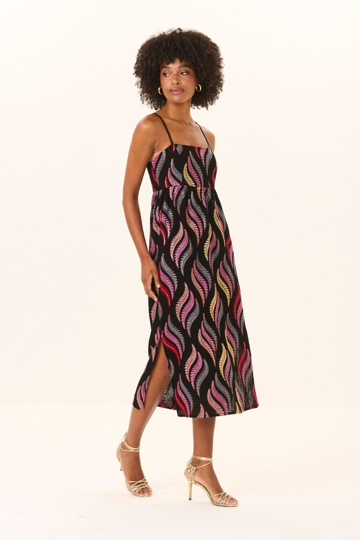 04010394_001_01-VESTIDO-BORDADO-LEAF