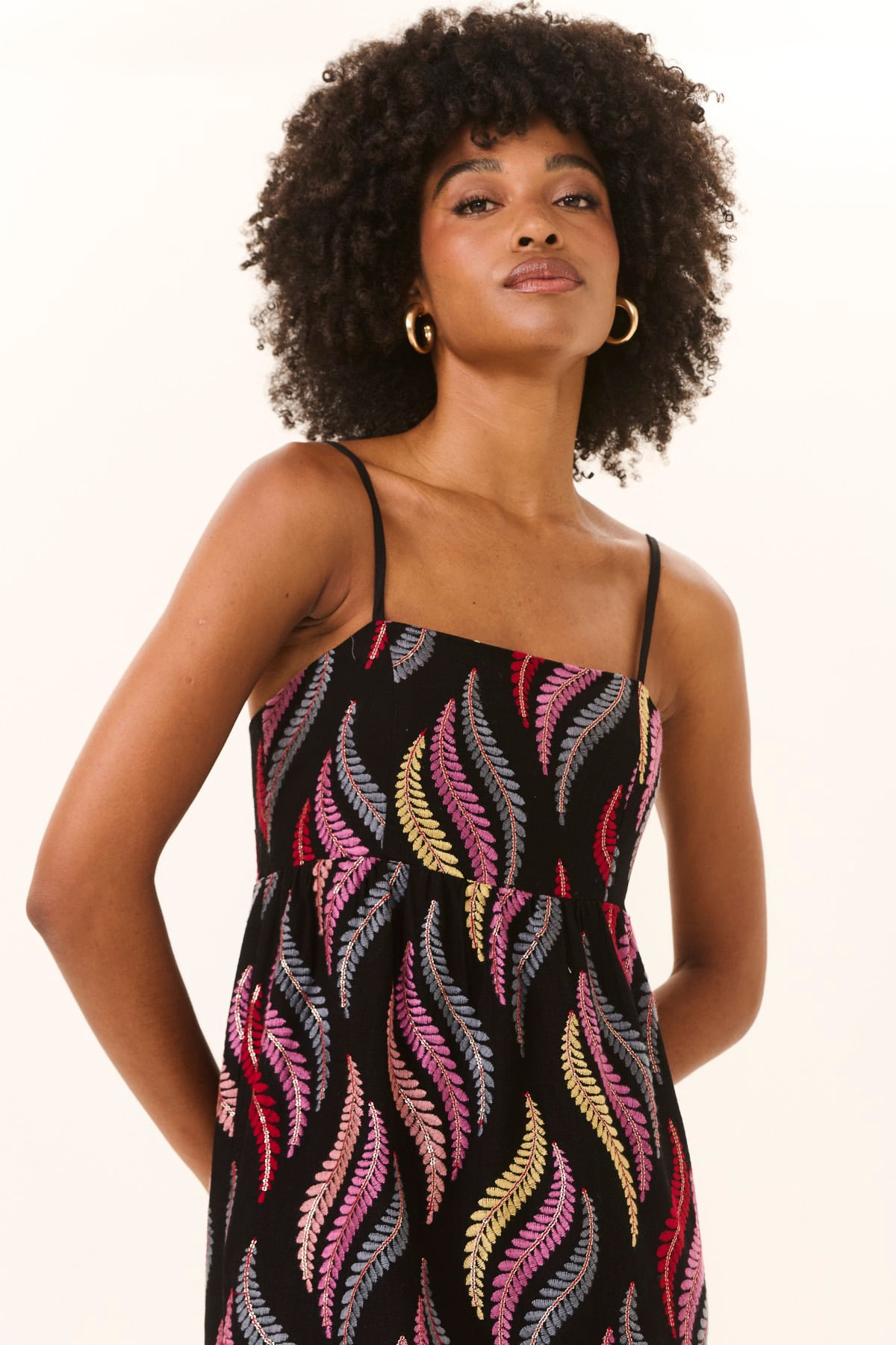 04010394_001_02-VESTIDO-BORDADO-LEAF