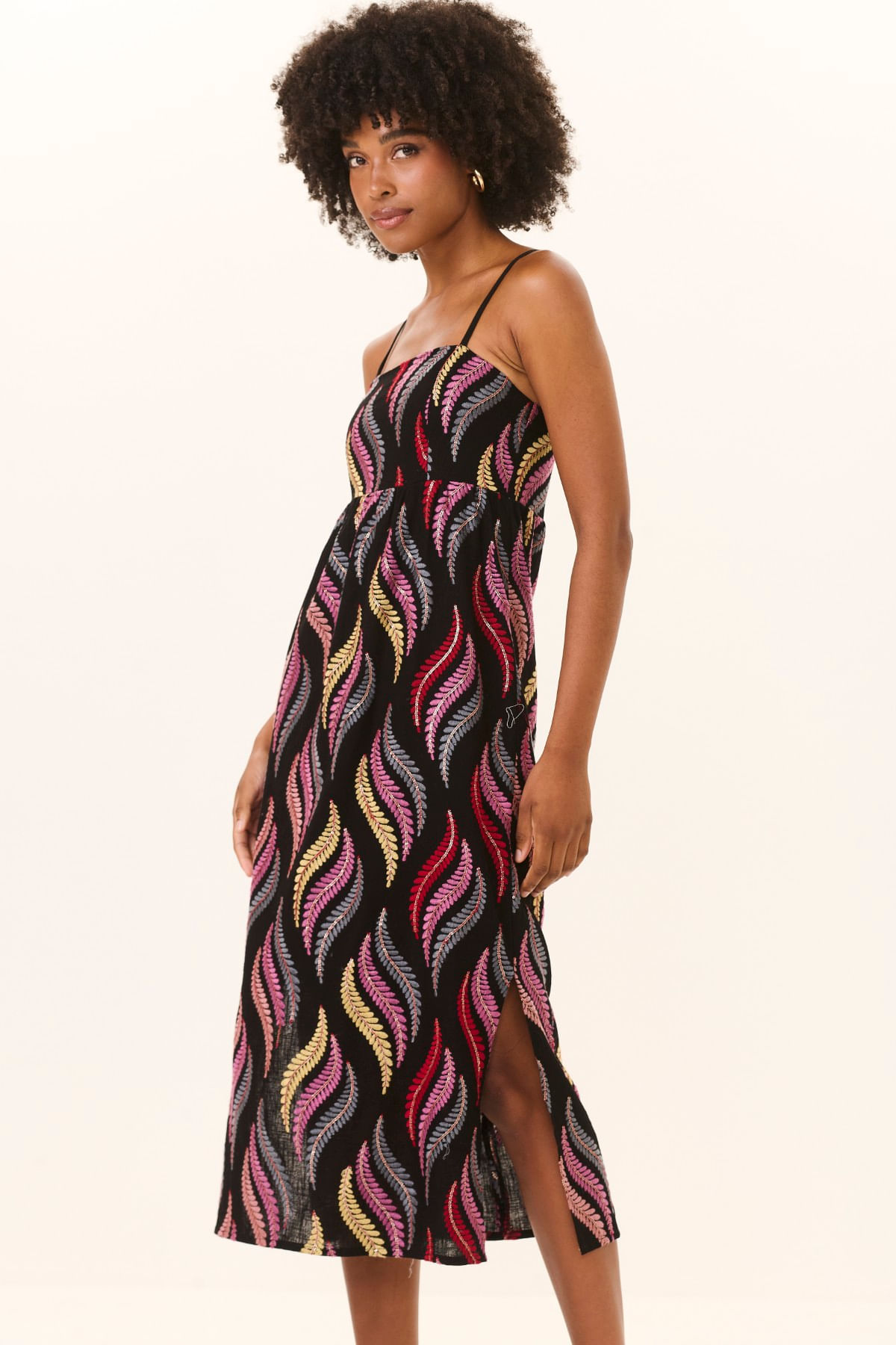 04010394_001_03-VESTIDO-BORDADO-LEAF