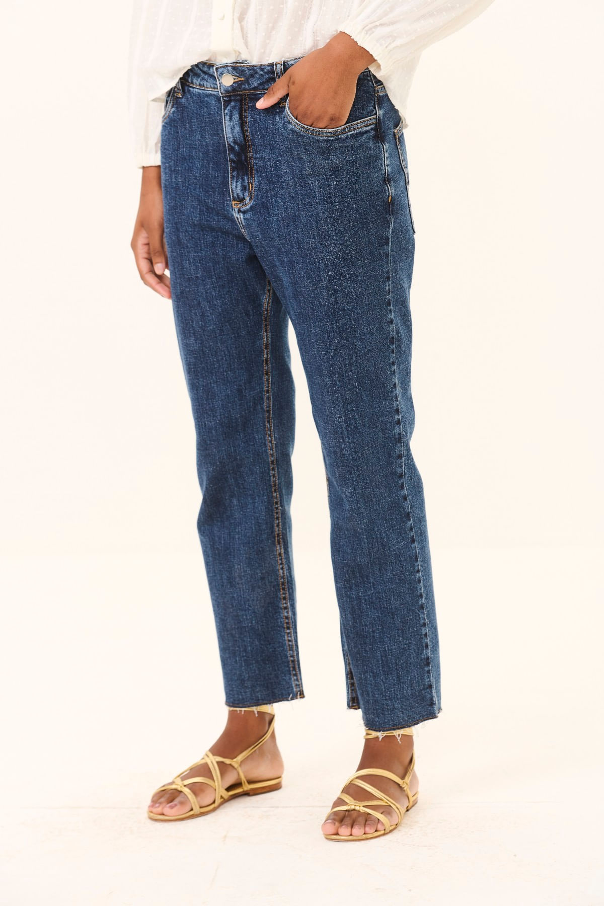 06030582_006_03-CALCA-RETA-JEANS