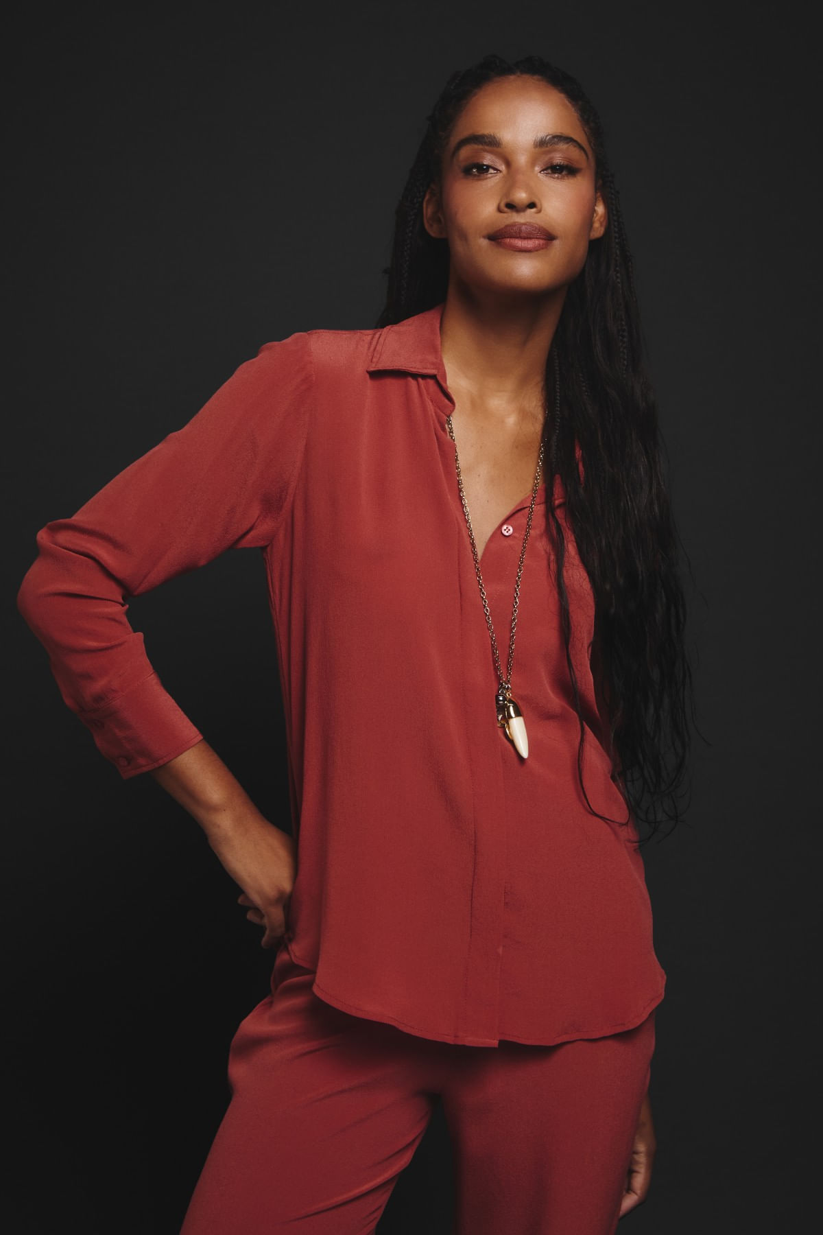 05182081_097_01-CAMISA-SEDA-BASIC