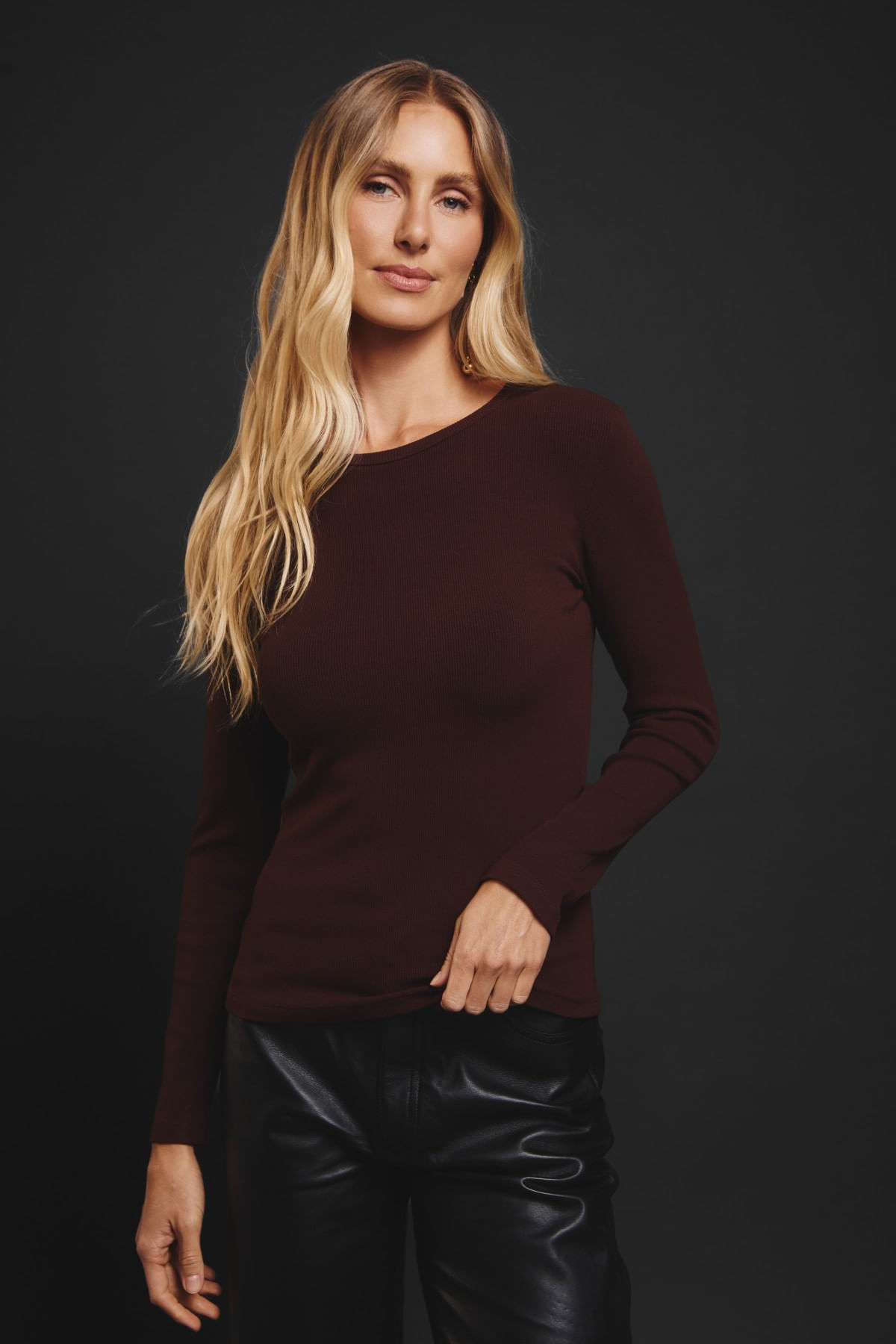 05182108_067_01-BLUSA-BASICA-CANELADA